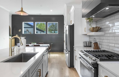 Pittsburgh House | The Blackstone Manor - 4BR Home with Skyline View