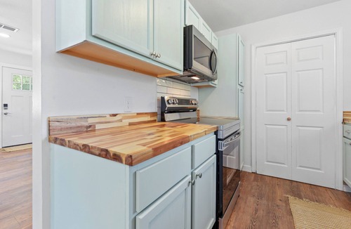 Gulfport Cottage | The Blue Goose -Relaxing retreat close to beaches, casinos, attractions & bases