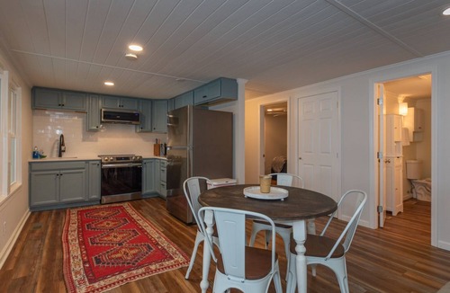 Pine Level Cabin | The Cabin On Dogwood - A cozy 1950's Cabin on Lake Jordan, Alabama