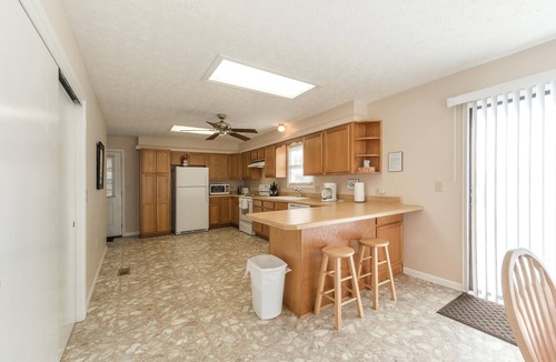 Dadeville House | The Cabin on Wisteria Lane | 2 Bed, 2 Bath