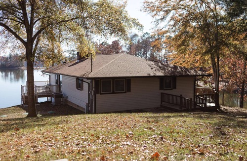 Dadeville House | The Cabin on Wisteria Lane | 2 Bed, 2 Bath