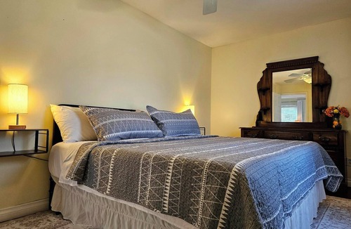 Fort Payne House | The Carriage House: Charming Guest House w/BR, LR, DR, Full Kitchen, & Bath