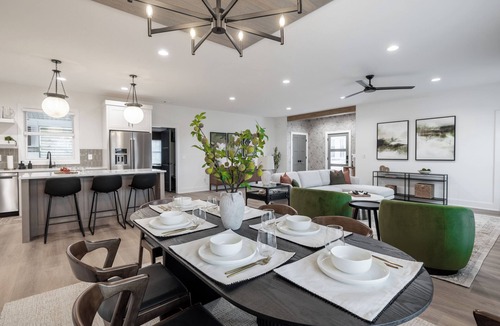 Newnan House | The City Peach-4 Bed/2 Bath with Pool/Hot Tub/Game Room