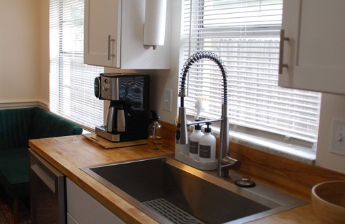 College Park House | The College Park Classic: Charming Updated 2 bed 1 bath home with Eclectic Decor