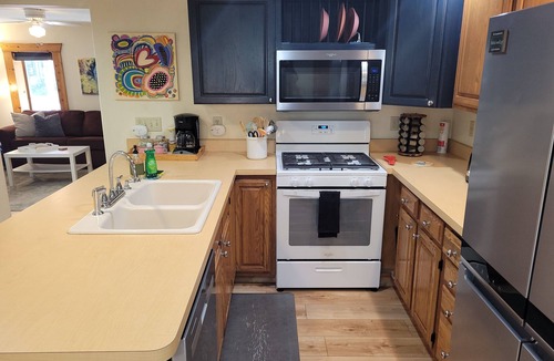 Frankfort House | The Coral Castle - Large, Newly-Remodeled, Gorgeous, and Great Location! Walk to Beach and Downtown!