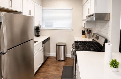 Shannon Villa | The Crestline Stay | Hoover Townhome 2BR