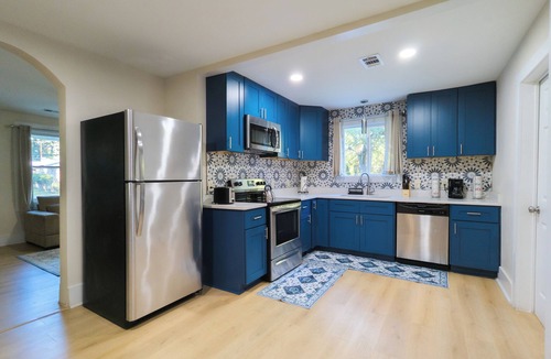 Lithonia House | The Crestwood - 3BR/2BA Ranch Home - 25 Min to Atlanta - Sleeps 6