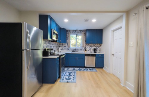 Lithonia House | The Crestwood - 3BR/2BA Ranch Home - 25 Min to Atlanta - Sleeps 6