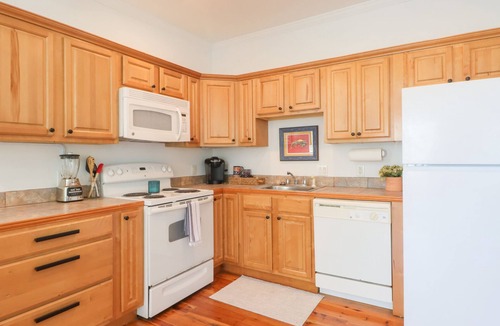 Old Town Cottage | The Cypress Cottage in Old Town BSL - Historic charm with modern amenities