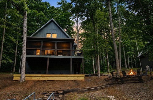 Jasper House | The Emerald Hideaway: Close to Dam & Marina - Few Steps To Water- Secluded Cove