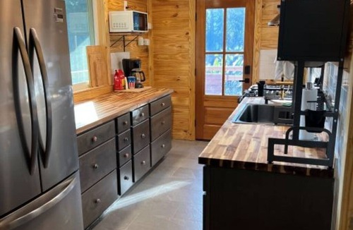 Baker Cottage | The Firehouse, Charming 3-bedroom-loft cottage in Baker along the Comite River