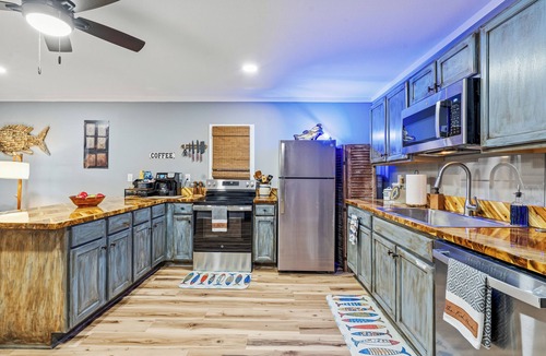 Freeport House | The Fish House - Calling All Fishermen & Beach Lovers - Quiet Coastal Retreat