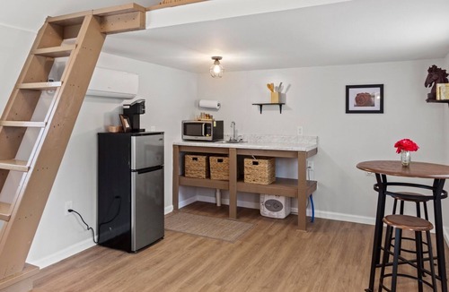 Notasulga Cabin | The Godfather Tiny House. 15 minutes from Auburn University, Bucee's & Walmart