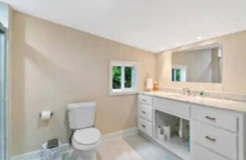 Hattiesburg House | The Gold House: Luxury Home Near Midtown, USM, Zoo
