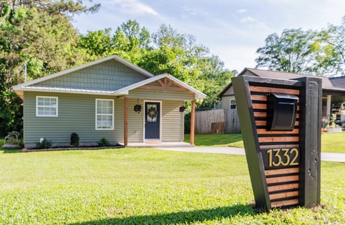 Cullman House | The Greenhouse: Walking Distance to Downtown