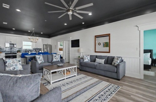 Long Beach House | The Gulf Pearl - Beach House