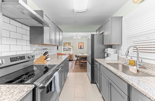 Hanahan House | The Hawthorne Hideaway