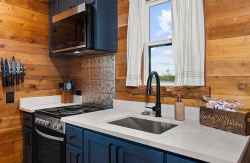 Henderson Cabin | The Hendo - Cabin #2- Intimate Family Getaway