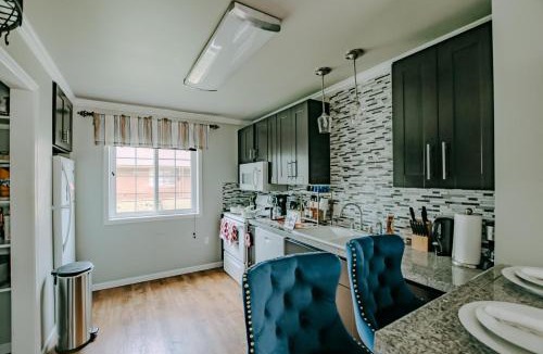 Nacogdoches Apartment | The Homestead Luxury Cozy 2BR Apartment in Nacogdoches Near SFA University and Downtown Pet Friendly Business Ready Extended Stays Welcome with Self Check In High Speed WiFi Full Kitchen In Unit Laundry Private Parking and Quiet Comfort