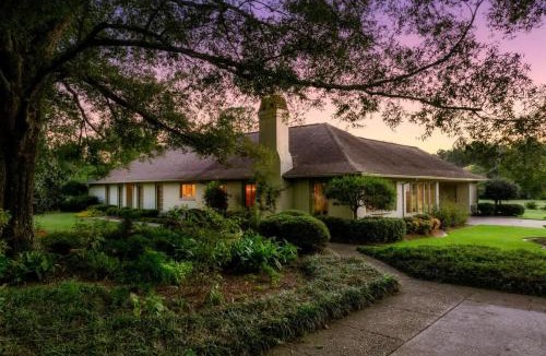 Starkville House | The Howell House - Picturesque Countryside Retreat