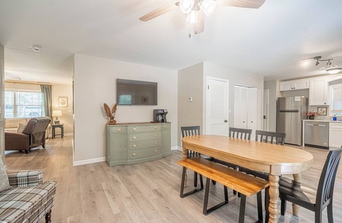 Statesboro House | The Hunt Club-Near GSU, Pool Table, Fenced yard