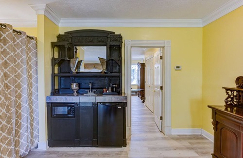 Vicksburg House | The Inn at Cedar Grove
