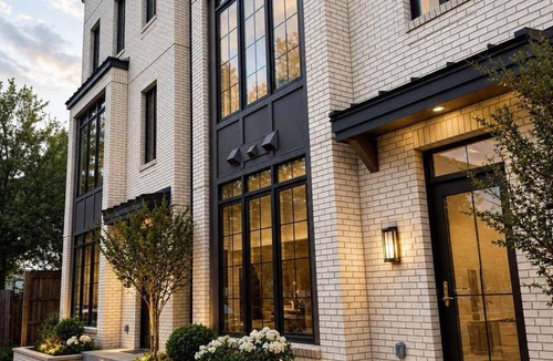 Metropolitan Apartment | The Jardin Holly Suite | Near Downtown