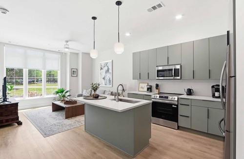 Metropolitan Apartment | The Jardin Jasmine Suite | Near Downtown