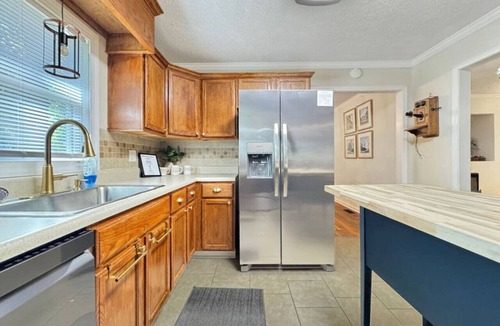 Skyland Park House | The Lazy Tide Inn House