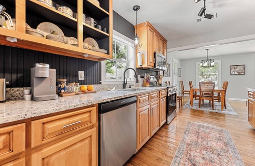 Biloxi House | The Lemonade Stand - the PERFECT location in Ocean Springs. Walk to downtown!