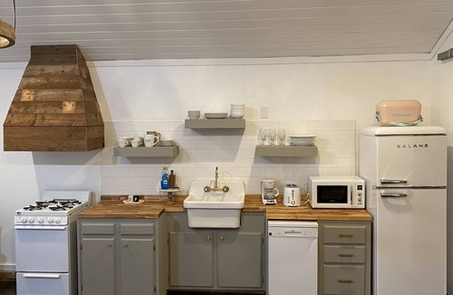 Laurel Cottage | The Little Manor on 7th, secluded cottage moments from Historic Downtown Laurel