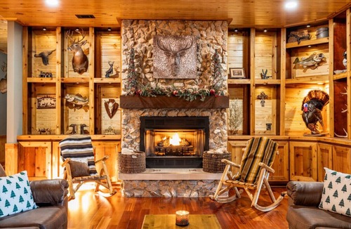 Little Kowaliga Cabin | The Lodge at Lake Martin: Sleeps 35
