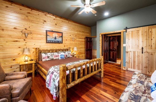 Little Kowaliga Cabin | The Lodge at Lake Martin: Sleeps 35