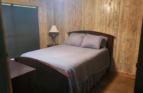 Zavalla Cabin | The Lodge at Sam Rayburn: Cassels Boykin Fishermen's Retreat