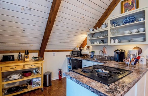 Crane Hill Apartment | The Loft Suite at beautiful Smith Lake, Alabama