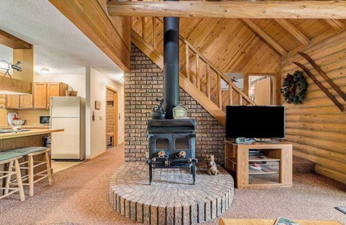 Thompsonville House | The Log Cabin | House in Thompsonville walking distance to resort amenities