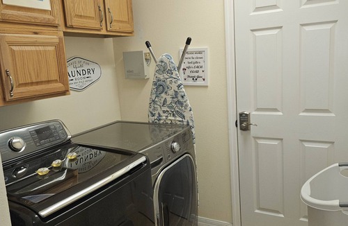 West Haven House | 'The Magic Castle" spacious home sleeps up to 14. 9 miles to disney