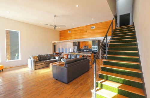 Glenwood House | The Modern: Hammock + Ping Pong + CornHole
