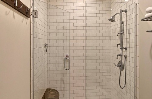 Leland Apartment | "The Nest" - Loft Apartment, Downtown Leland