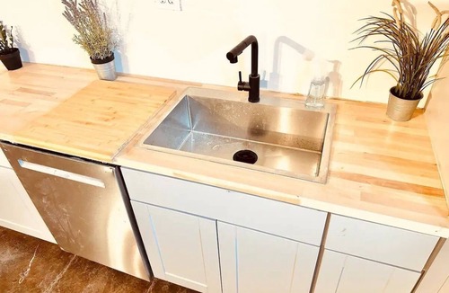 Betmar La Villa House | The Nordic Haven ATL - HOT TUB - 7 bedroom - 5000 sq ft - ping pong