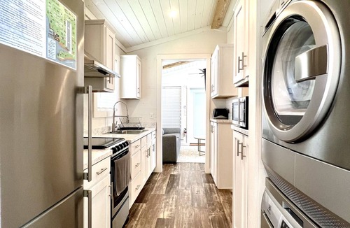 Clermont House | The Oasis House - Pet friendly tiny home on the lake in Clermont