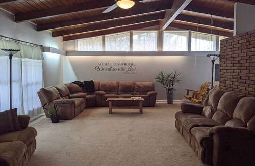 Macon House | The Old Farmhouse (family friendly house by the woods) easy access, near 45