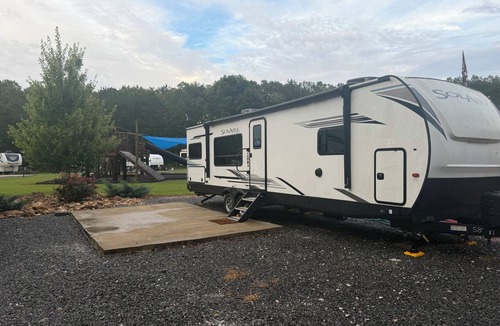 Centre RV Rental | The Outpost at Salt Lick Cove/Waterfront RV Near Weiss Lake