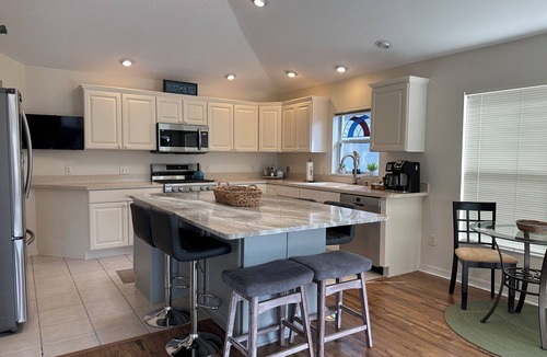 Briar Meadow House | The Palms. Luxurious, pool, view