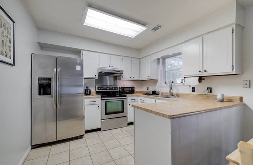 Pooler House | "The Peach" *Family Friendly Oasis *Pets Welcome