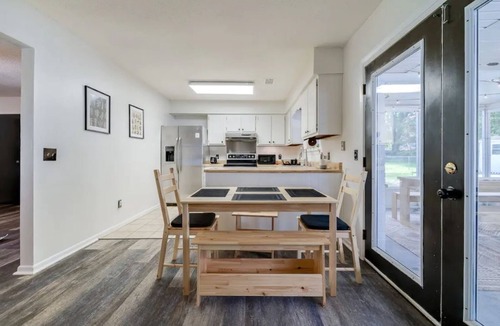 Pooler House | "The Peach" *Family Friendly Oasis *Pets Welcome