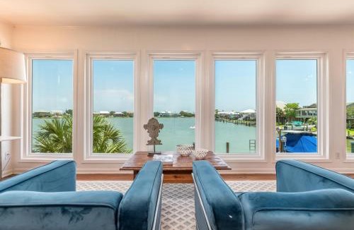 Royal Lagoons House | The Pearl | Gather by the Gulf, dock for fishing