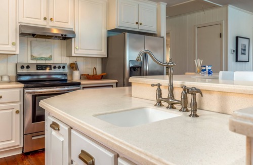 Royal Lagoons House | The Pearl | great rate. amazing dock. steps to shops and dining