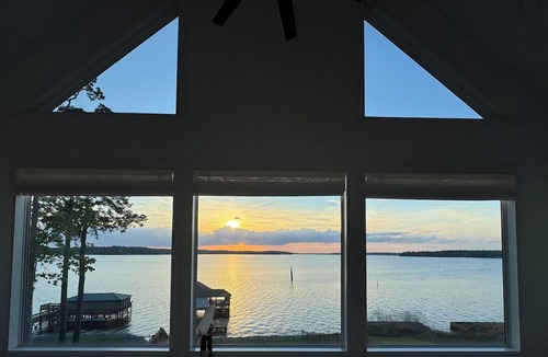 Farmerville House | “The Perch” - unforgettable sunsets and family memories!