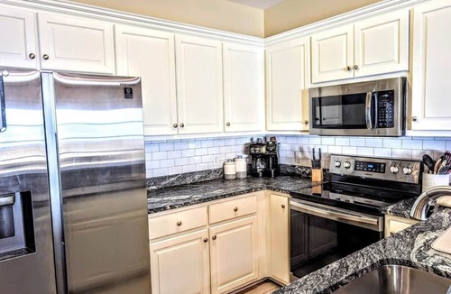 Enterprise House | The Pilot's Parlor 2BR/2.5 Bath townhouse 7 min to base